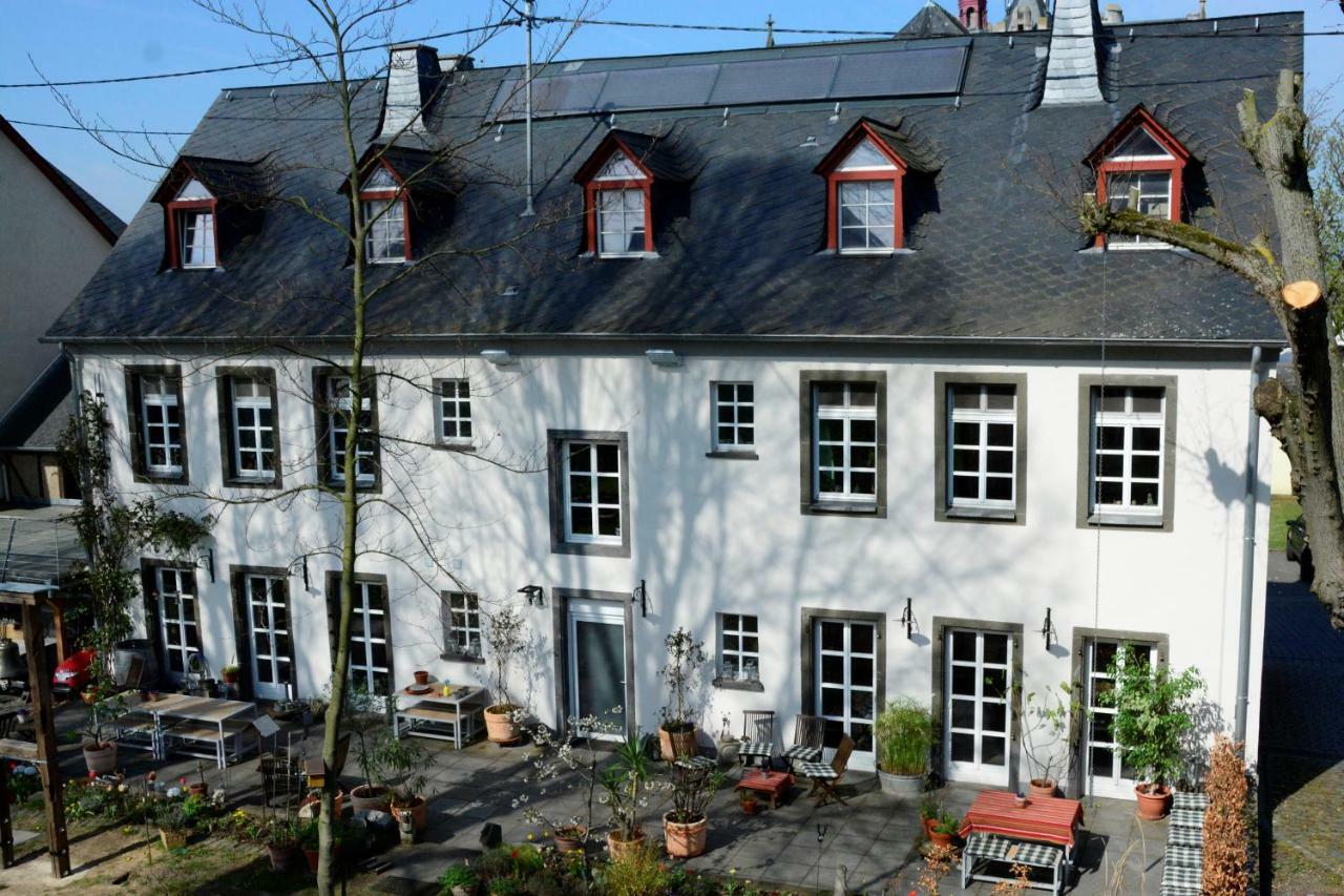 Stiftsherrenhaus Münstermaifeld Exterior foto
