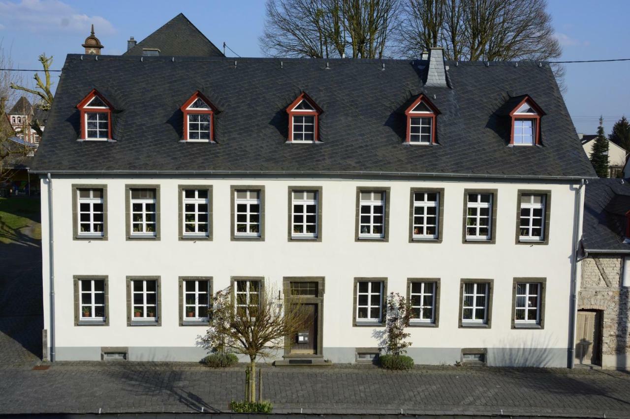 Stiftsherrenhaus Münstermaifeld Exterior foto